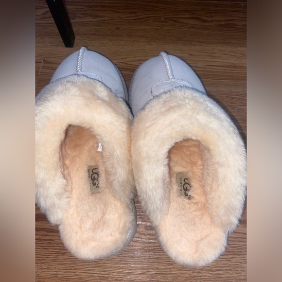 brand new never worn ugg slippers. Size 8. - Picture 2 of 3